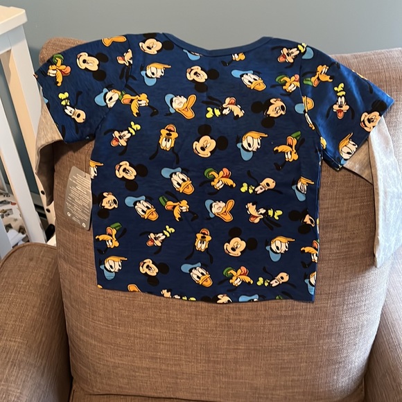 Toddler boys Disney characters shirt! - Picture 2 of 4